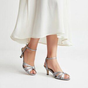 David Tate Rosette Silver Satin Slingback Pumps Women’s Size 9 Low Heels NIB